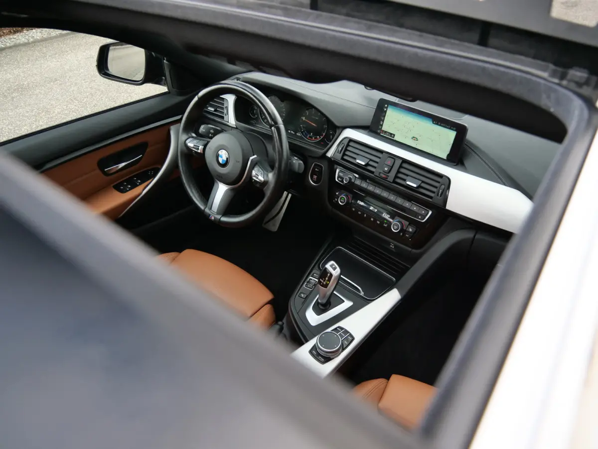 420i High Executive Edition 184 Pk Automaat M-pakket / Navigatie / DAB / Leer / Camera / Schuifdak