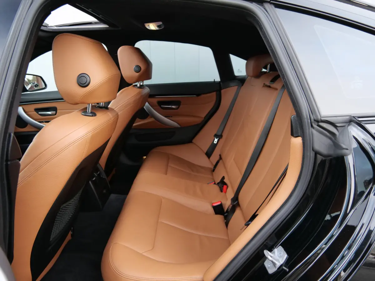 420i High Executive Edition 184 Pk Automaat M-pakket / Navigatie / DAB / Leer / Camera / Schuifdak