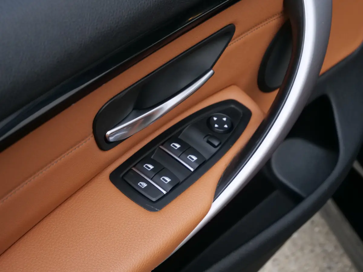 420i High Executive Edition 184 Pk Automaat M-pakket / Navigatie / DAB / Leer / Camera / Schuifdak
