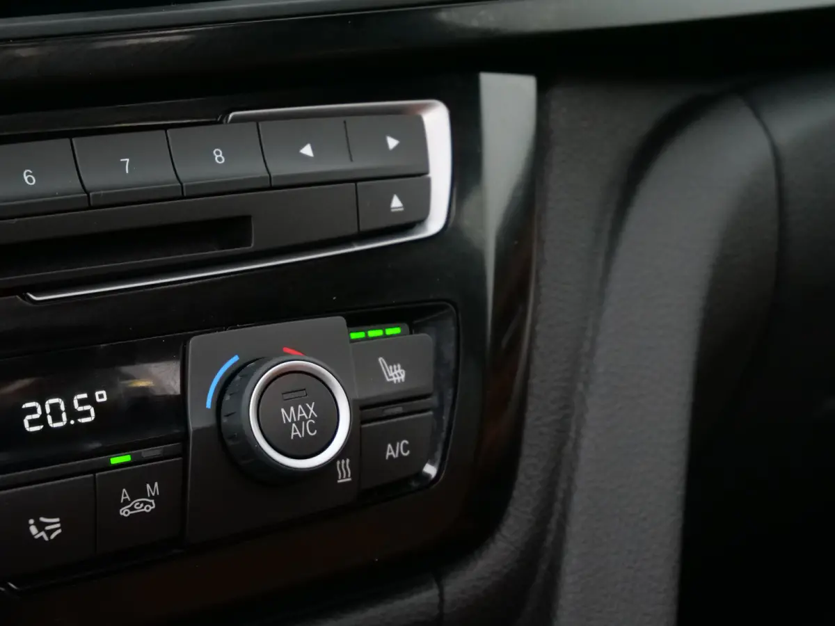 420i High Executive Edition 184 Pk Automaat M-pakket / Navigatie / DAB / Leer / Camera / Schuifdak