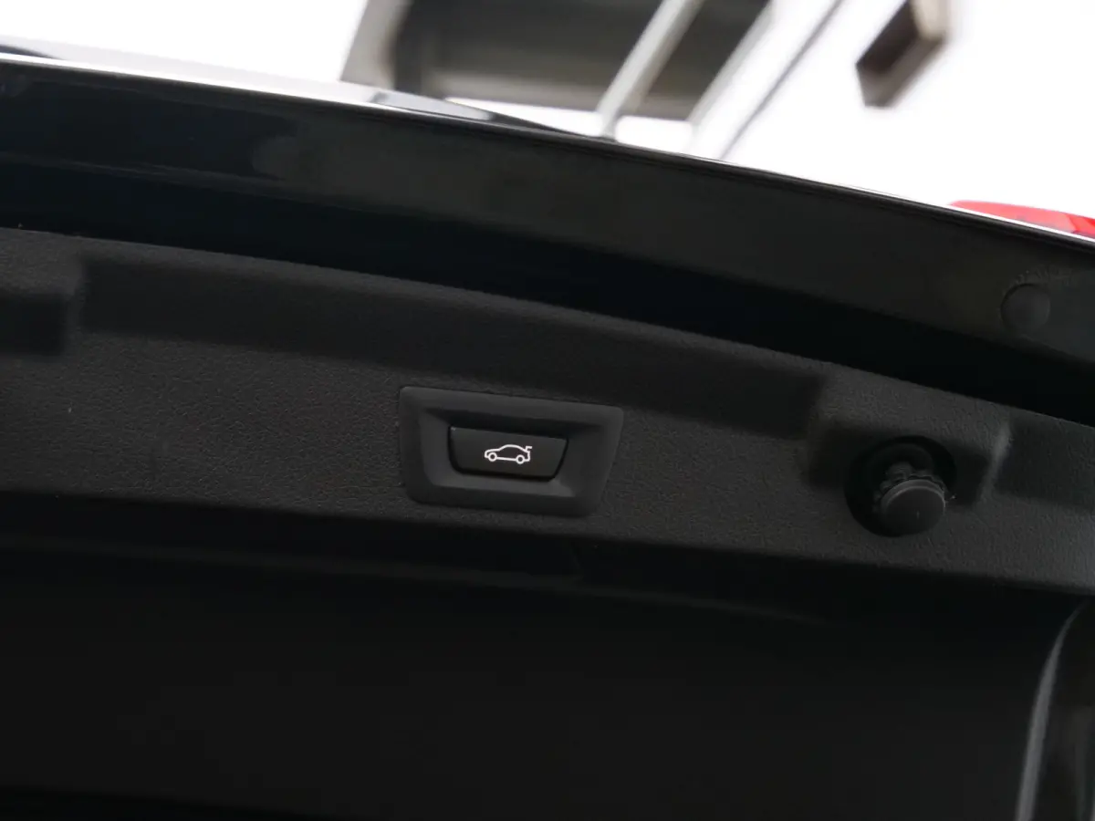 420i High Executive Edition 184 Pk Automaat M-pakket / Navigatie / DAB / Leer / Camera / Schuifdak