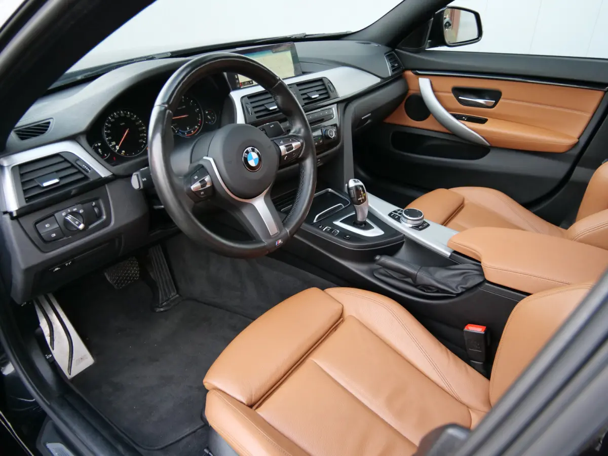 420i High Executive Edition 184 Pk Automaat M-pakket / Navigatie / DAB / Leer / Camera / Schuifdak