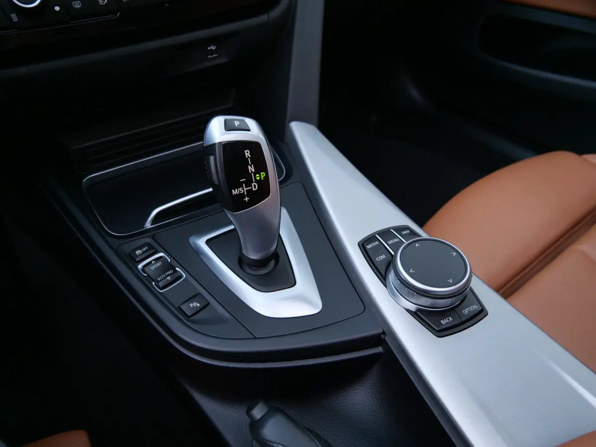 420i High Executive Edition 184 Pk Automaat M-pakket / Navigatie / DAB / Leer / Camera / Schuifdak