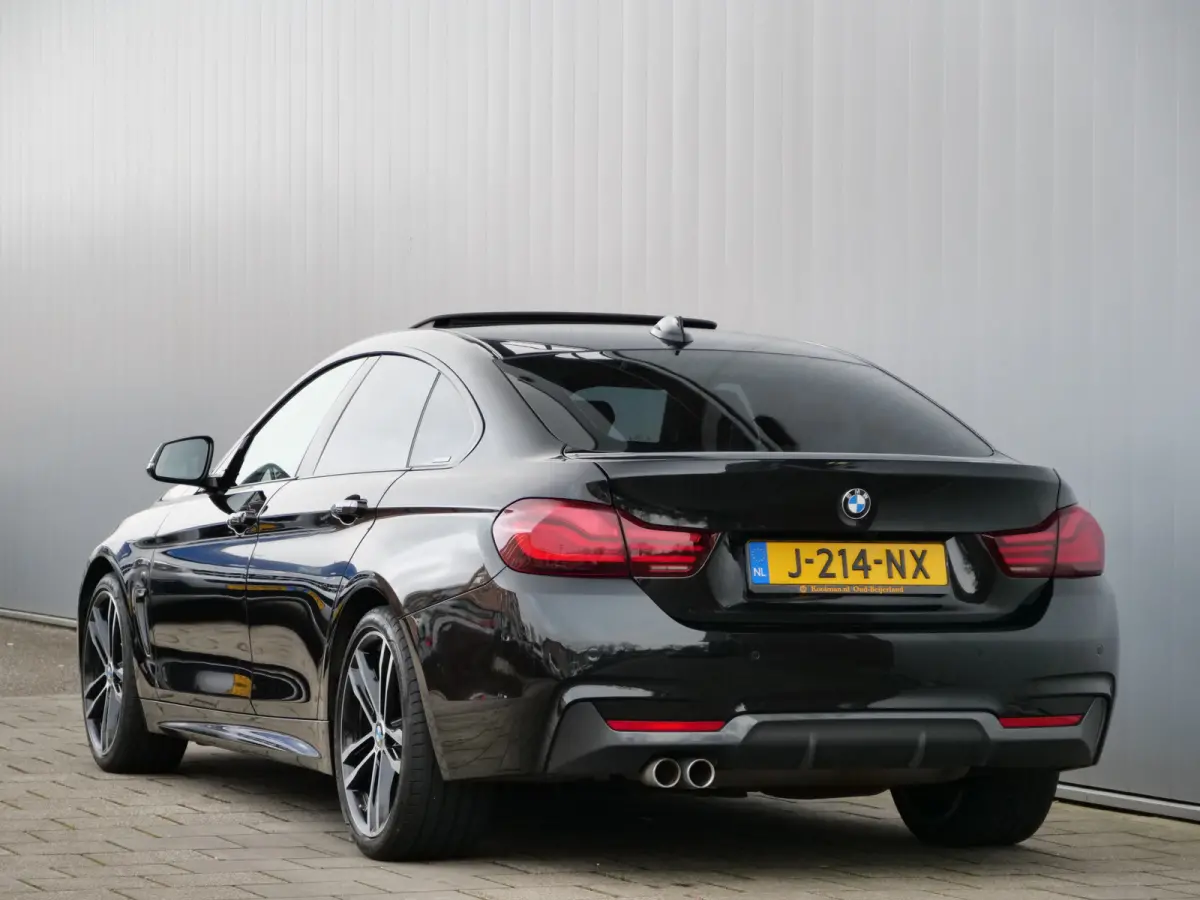 420i High Executive Edition 184 Pk Automaat M-pakket / Navigatie / DAB / Leer / Camera / Schuifdak