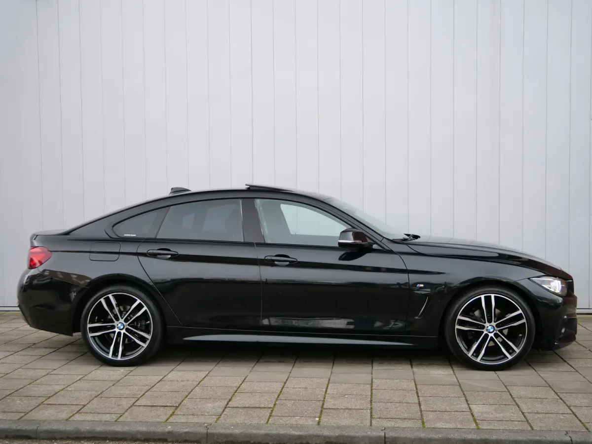 420i High Executive Edition 184 Pk Automaat M-pakket / Navigatie / DAB / Leer / Camera / Schuifdak