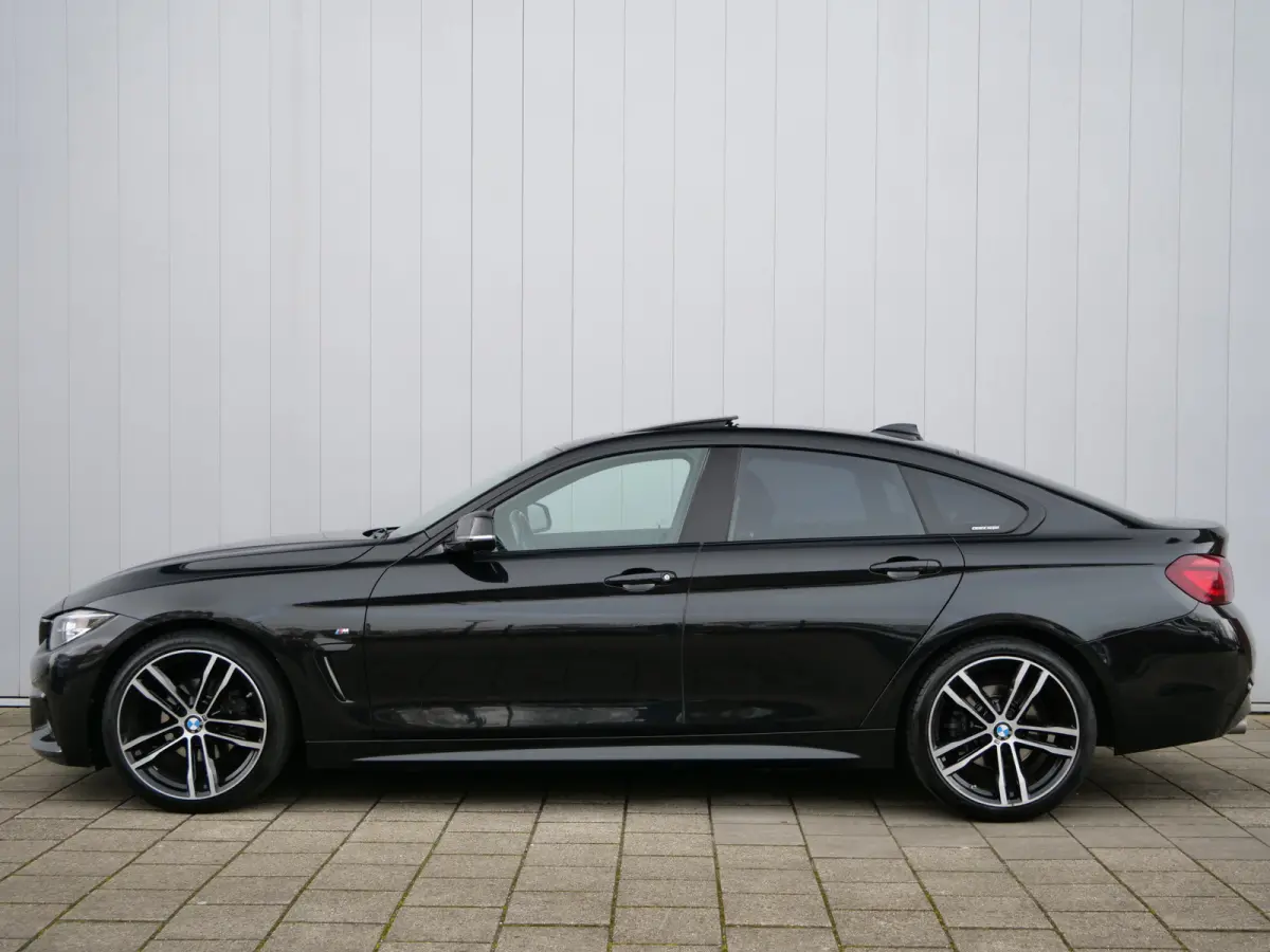 420i High Executive Edition 184 Pk Automaat M-pakket / Navigatie / DAB / Leer / Camera / Schuifdak