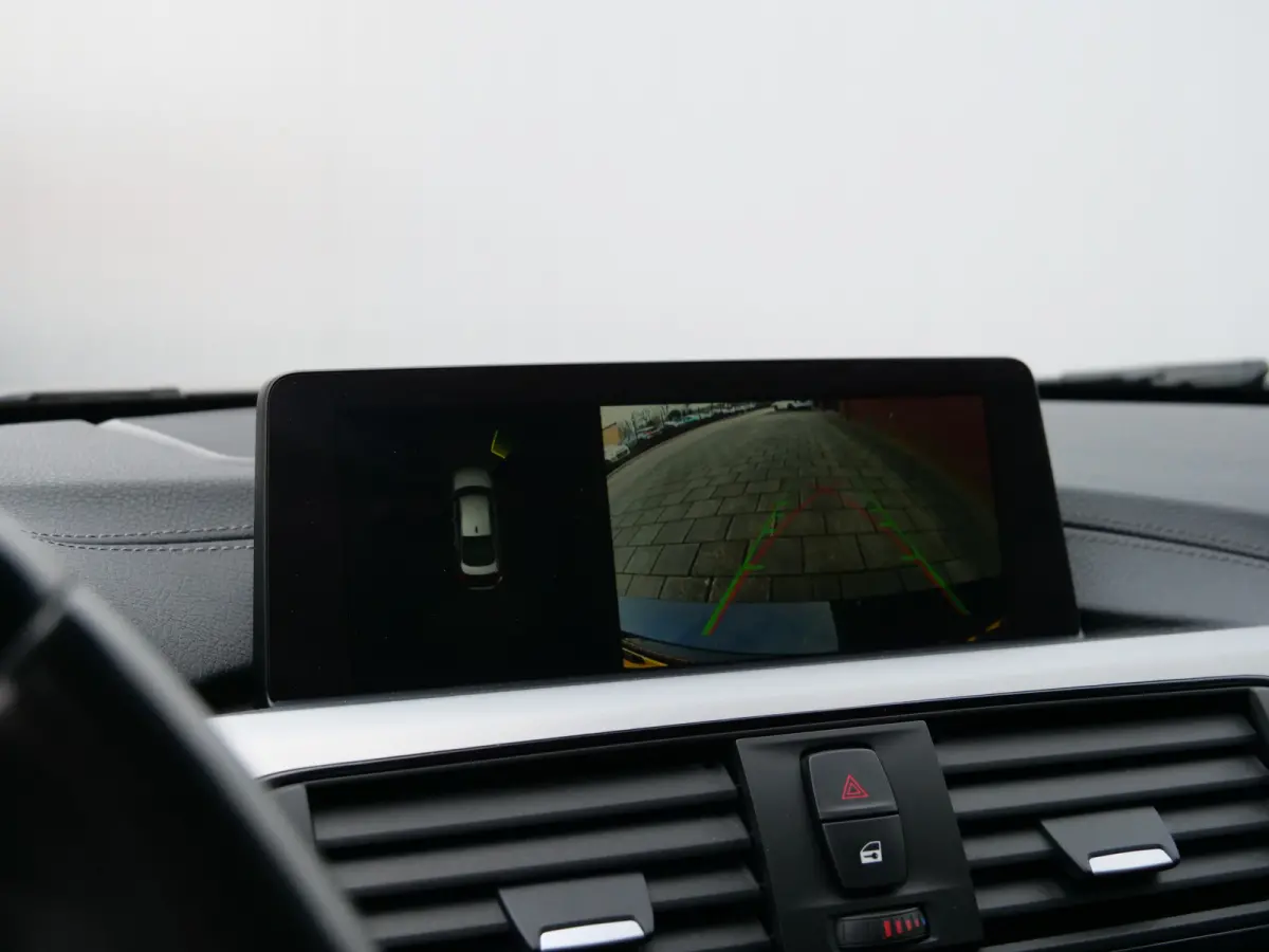 420i High Executive Edition 184 Pk Automaat M-pakket / Navigatie / DAB / Leer / Camera / Schuifdak