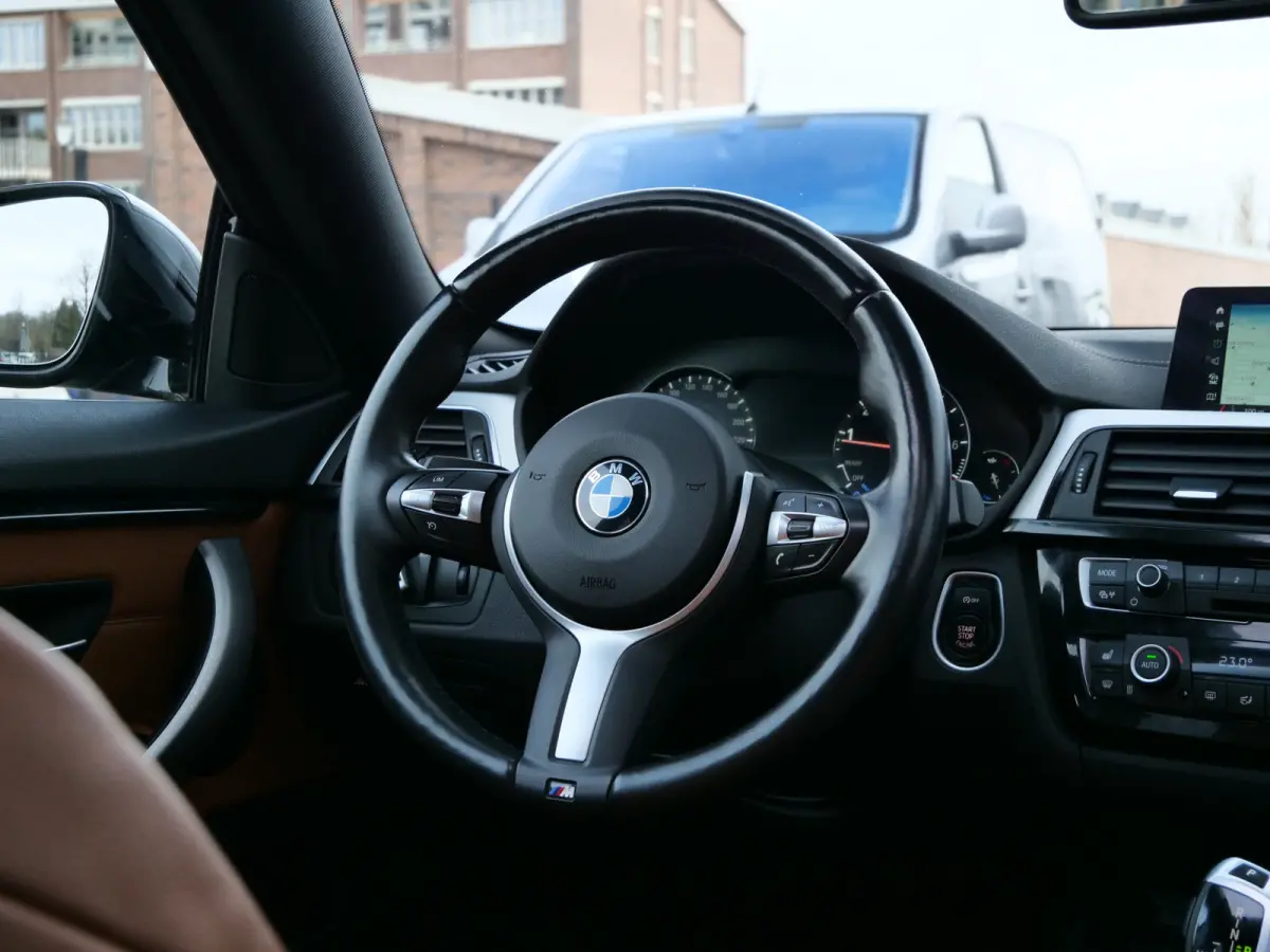 420i High Executive Edition 184 Pk Automaat M-pakket / Navigatie / DAB / Leer / Camera / Schuifdak