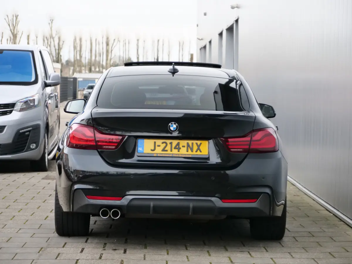 420i High Executive Edition 184 Pk Automaat M-pakket / Navigatie / DAB / Leer / Camera / Schuifdak