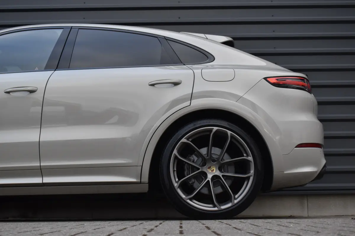 3.0 E-Hybrid 462pk Lightweight Sport Package | Carbon Dak | ACC | 22'' GT Design | Matrix PDLS+ | Luchtvering | 360 Camera |