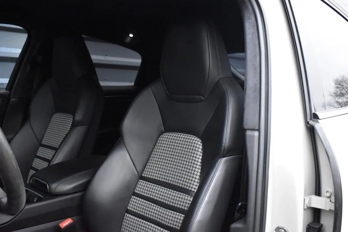 3.0 E-Hybrid 462pk Lightweight Sport Package | Carbon Dak | ACC | 22'' GT Design | Matrix PDLS+ | Luchtvering | 360 Camera |