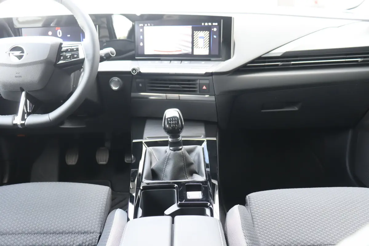 1.2 TURBO 110PK BUSINESS EDITION / NAVI / CLIMA / LED / PDC / AGR / 16" LMV / CAMERA / KEYLESS / CRUISECONTROL / NIEUWSTAAT !!