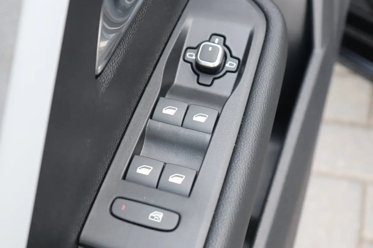1.2 TURBO 110PK BUSINESS EDITION / NAVI / CLIMA / LED / PDC / AGR / 16" LMV / CAMERA / KEYLESS / CRUISECONTROL / NIEUWSTAAT !!