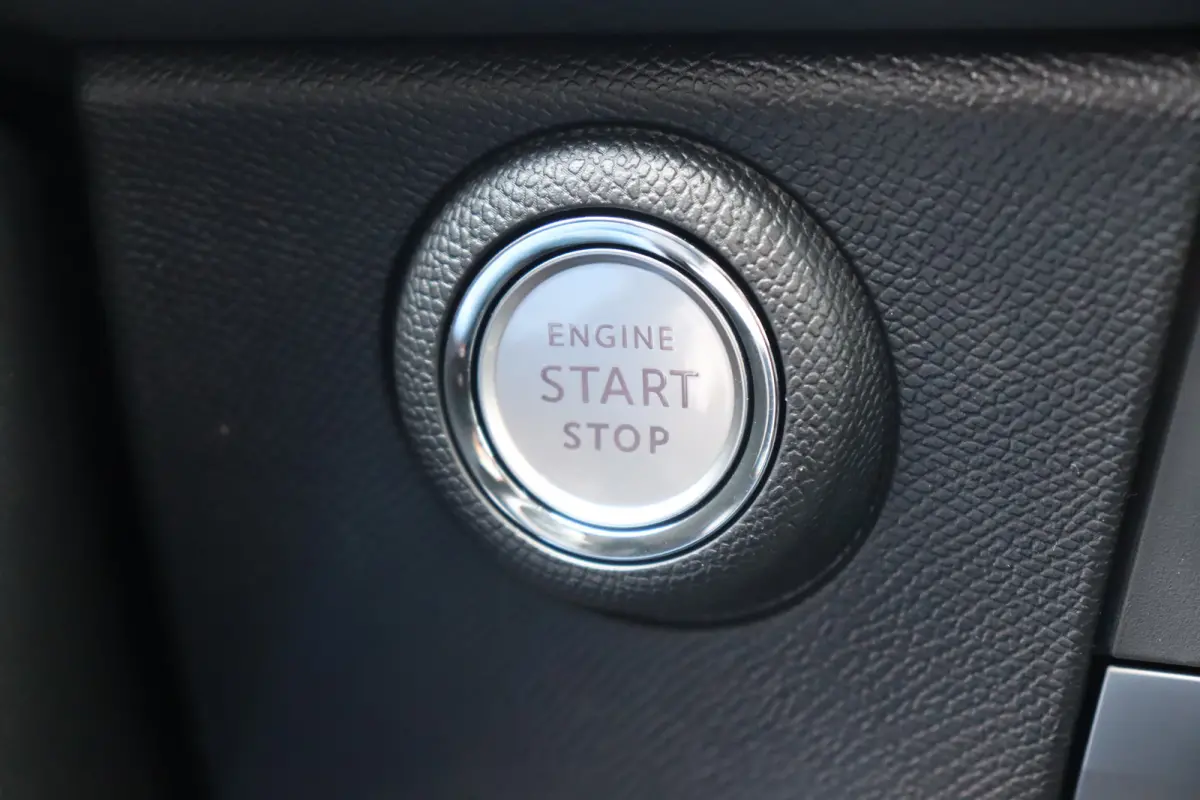 1.2 TURBO 110PK BUSINESS EDITION / NAVI / CLIMA / LED / PDC / AGR / 16" LMV / CAMERA / KEYLESS / CRUISECONTROL / NIEUWSTAAT !!
