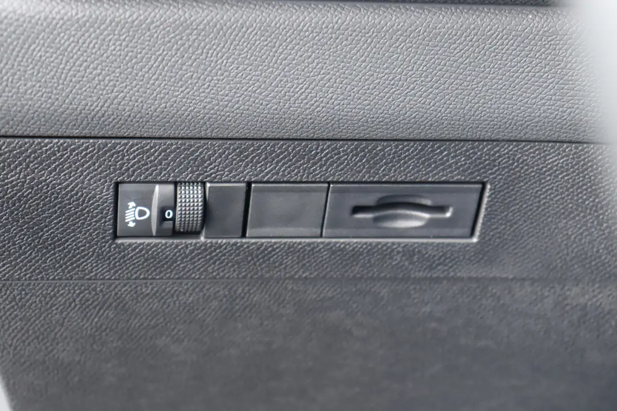 1.2 TURBO 110PK BUSINESS EDITION / NAVI / CLIMA / LED / PDC / AGR / 16" LMV / CAMERA / KEYLESS / CRUISECONTROL / NIEUWSTAAT !!