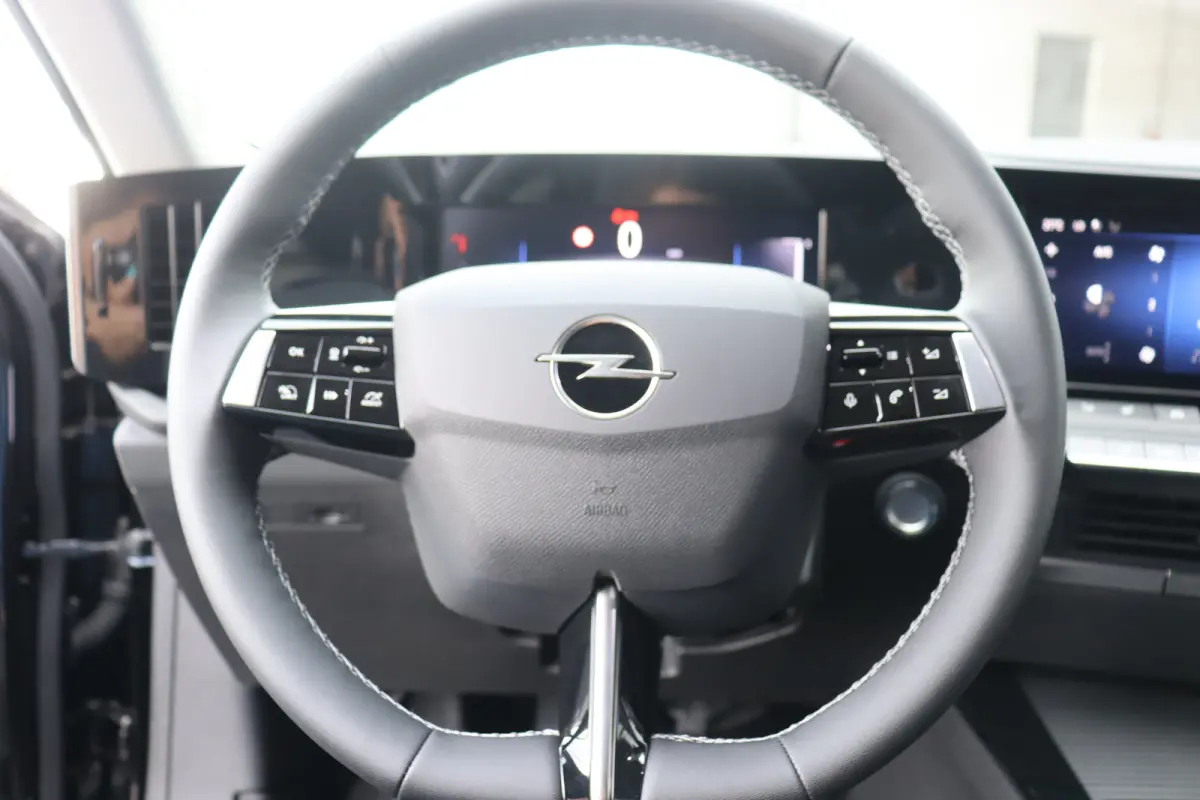1.2 TURBO 110PK BUSINESS EDITION / NAVI / CLIMA / LED / PDC / AGR / 16" LMV / CAMERA / KEYLESS / CRUISECONTROL / NIEUWSTAAT !!