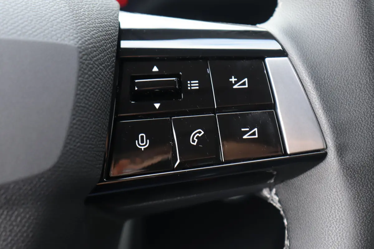 1.2 TURBO 110PK BUSINESS EDITION / NAVI / CLIMA / LED / PDC / AGR / 16" LMV / CAMERA / KEYLESS / CRUISECONTROL / NIEUWSTAAT !!
