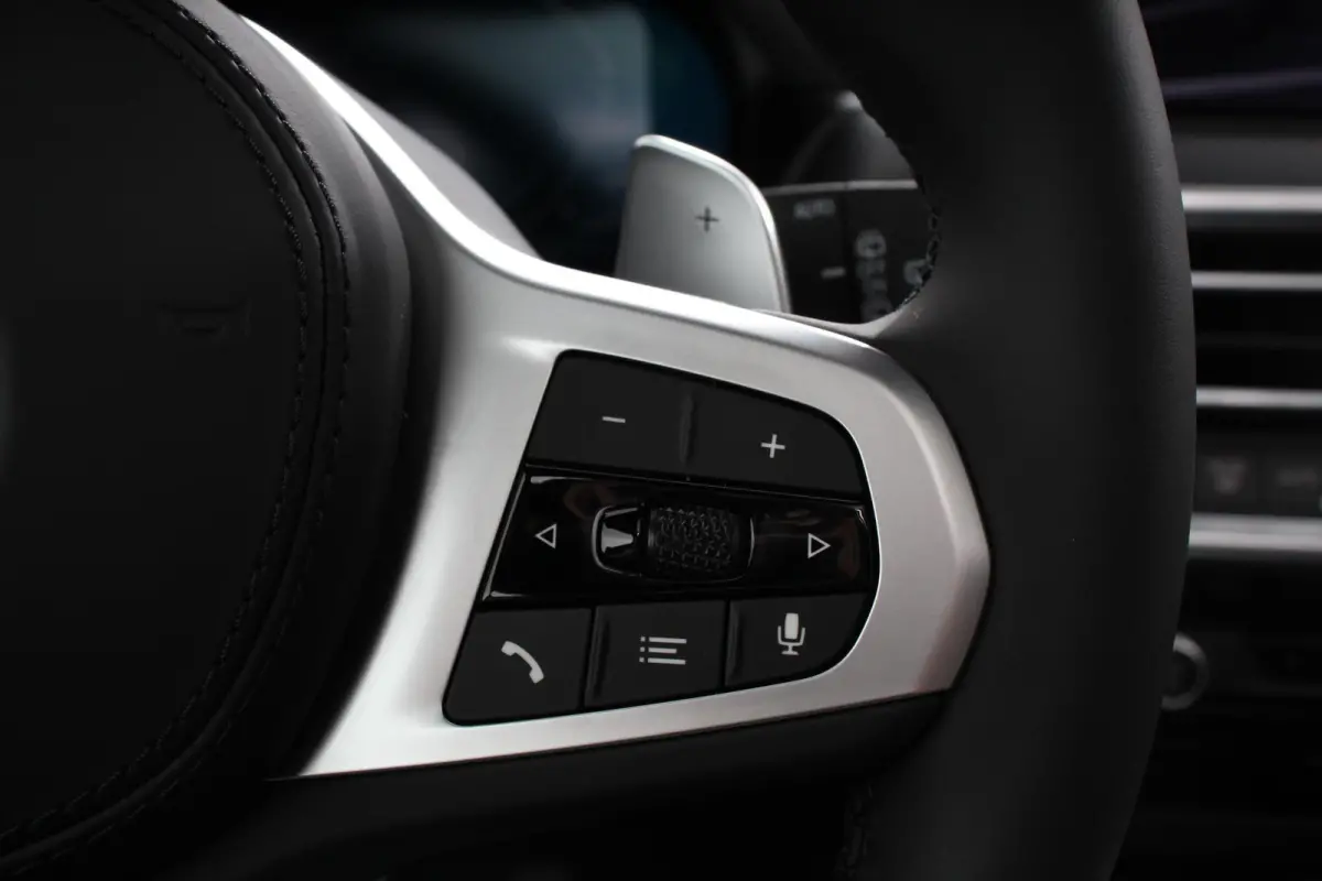 xDrive30e M Sport High Executive Panoramadak Camera Navigatie Adaptive Cruise Control DAB Stoelverwarming Apple Carplay LED Koplampen Climate Control 19 InchLichtmetalen velgen