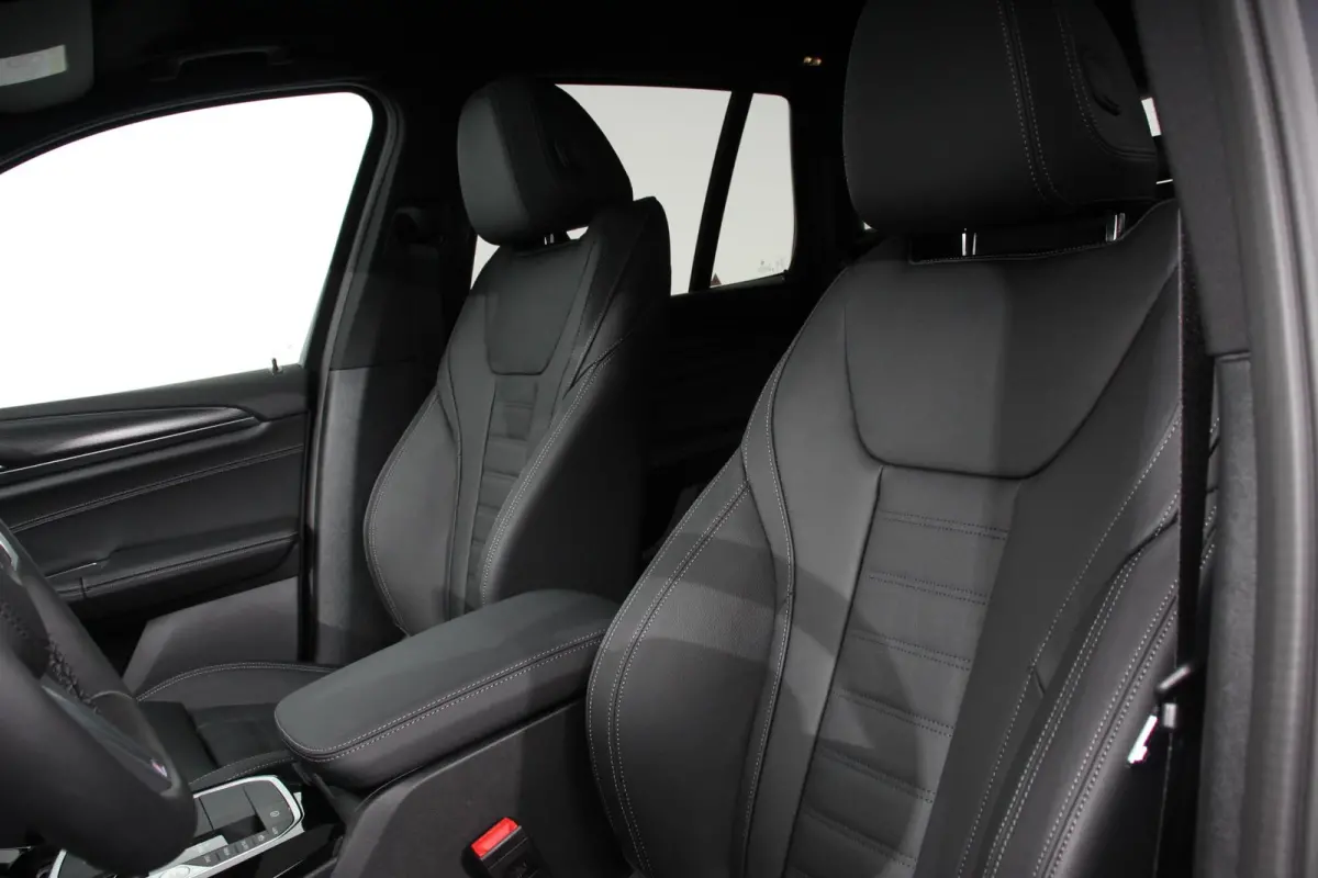 xDrive30e M Sport High Executive Panoramadak Camera Navigatie Adaptive Cruise Control DAB Stoelverwarming Apple Carplay LED Koplampen Climate Control 19 InchLichtmetalen velgen