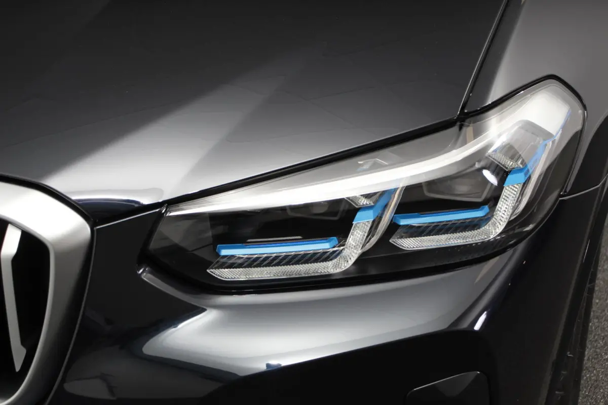 xDrive30e M Sport High Executive Panoramadak Camera Navigatie Adaptive Cruise Control DAB Stoelverwarming Apple Carplay LED Koplampen Climate Control 19 InchLichtmetalen velgen
