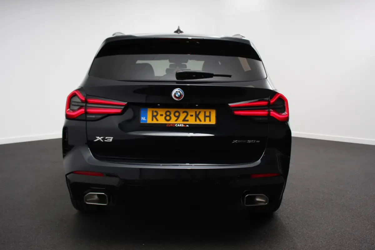 xDrive30e M Sport High Executive Panoramadak Camera Navigatie Adaptive Cruise Control DAB Stoelverwarming Apple Carplay LED Koplampen Climate Control 19 InchLichtmetalen velgen