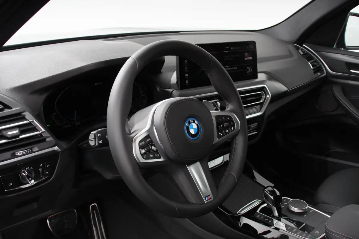 xDrive30e M Sport High Executive Panoramadak Camera Navigatie Adaptive Cruise Control DAB Stoelverwarming Apple Carplay LED Koplampen Climate Control 19 InchLichtmetalen velgen