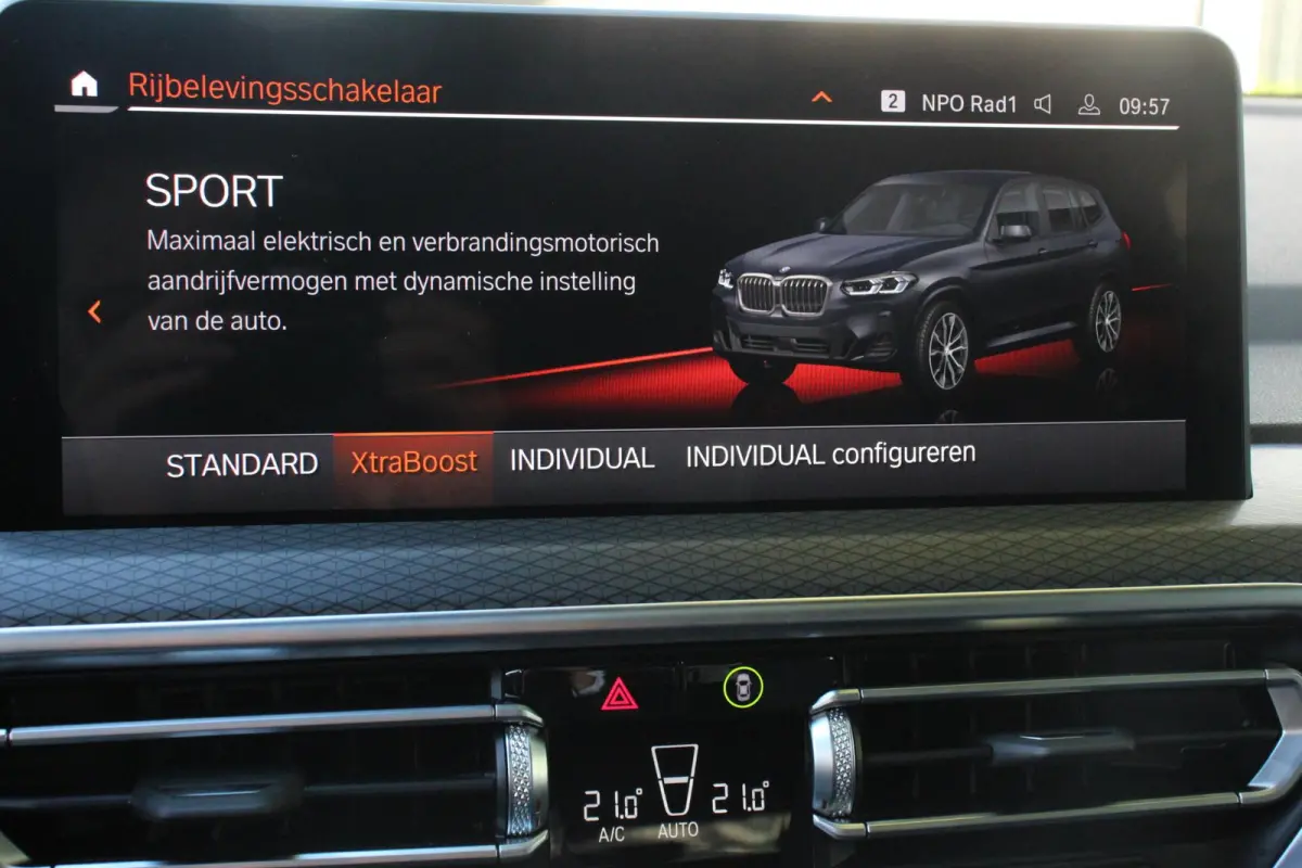 xDrive30e M Sport High Executive Panoramadak Camera Navigatie Adaptive Cruise Control DAB Stoelverwarming Apple Carplay LED Koplampen Climate Control 19 InchLichtmetalen velgen