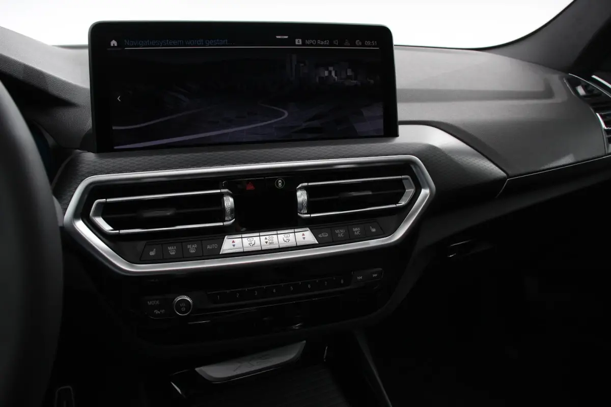 xDrive30e M Sport High Executive Panoramadak Camera Navigatie Adaptive Cruise Control DAB Stoelverwarming Apple Carplay LED Koplampen Climate Control 19 InchLichtmetalen velgen