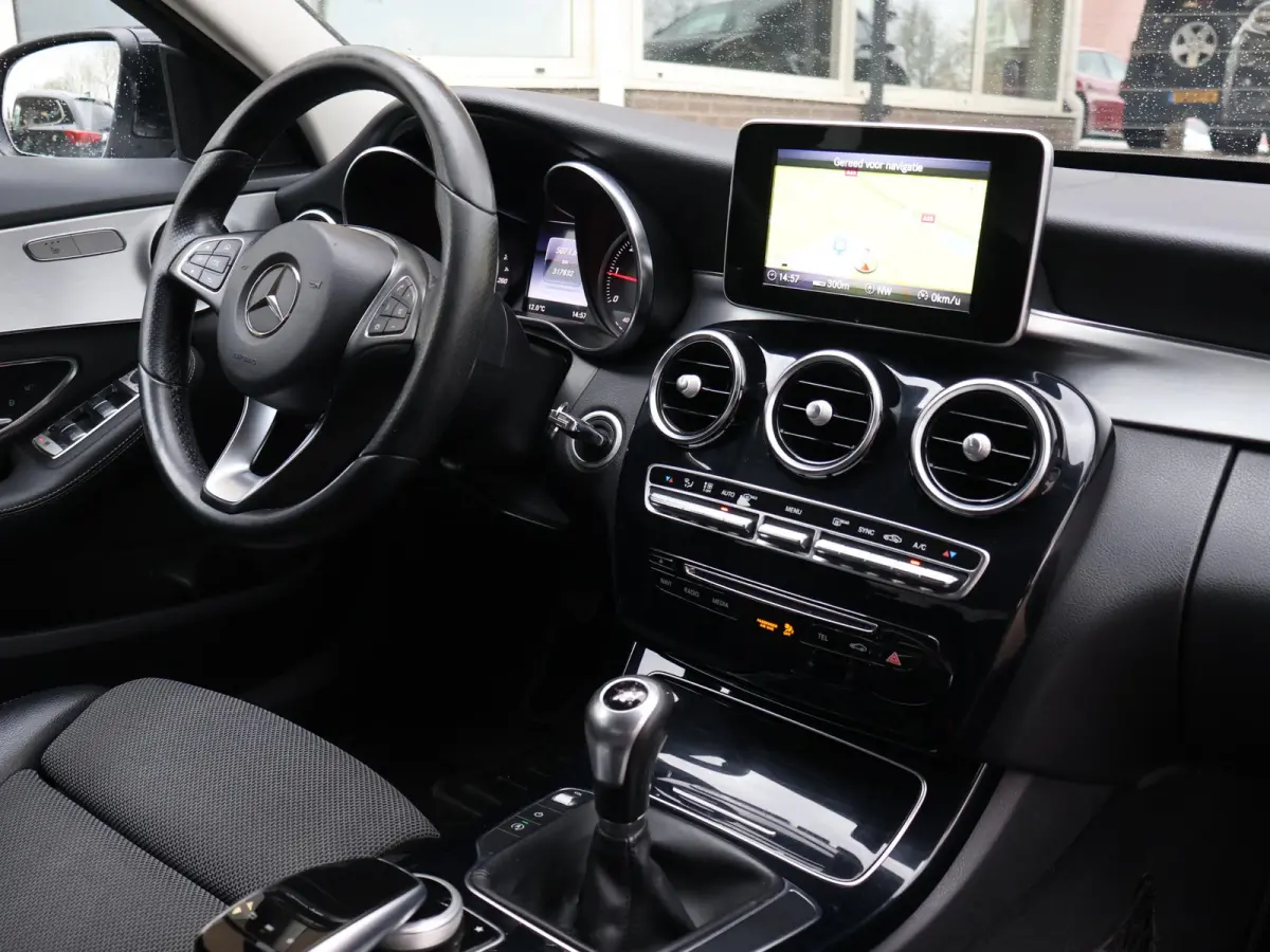 200 CDI PRESTIGE + WEGKL. TREKHAAK | STOELVERW. | NAVIGATIE