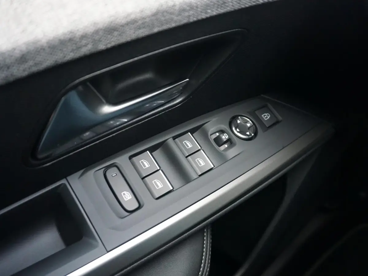 1.2 Hybrid 145 GT | 360 Vision & Drive Assist Plus Pack |