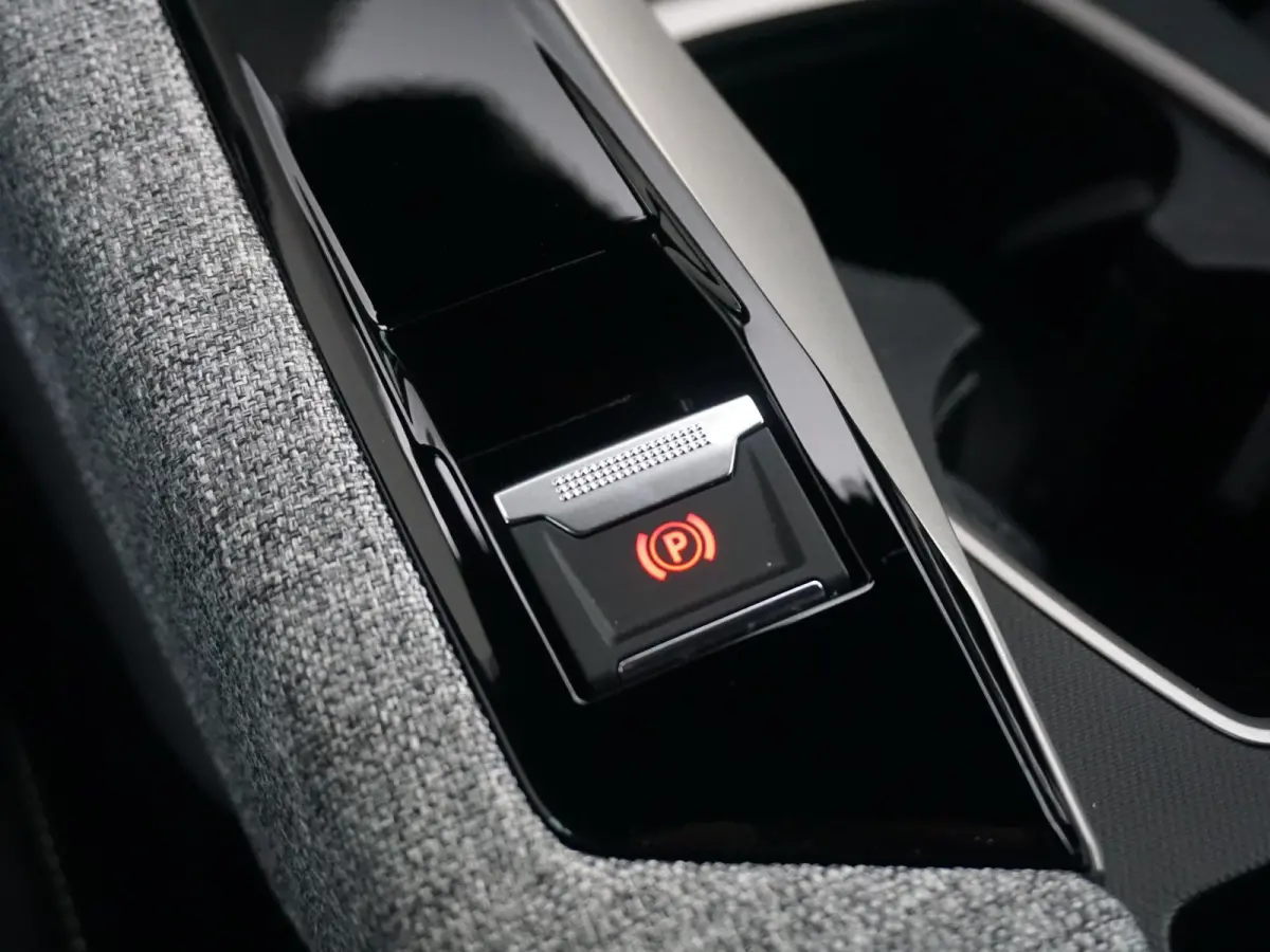 1.2 Hybrid 145 GT | 360 Vision & Drive Assist Plus Pack |