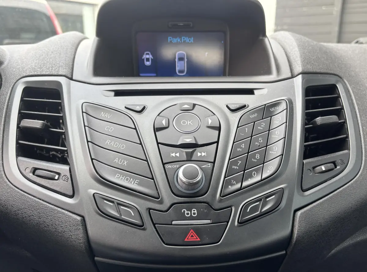 1.0 Style Ultimate | Nette Staat | Volledige Onderhoudshistorie | Cruise Control | Navigatie | Airco | 5 Deurs | Parkeersensoren Voor en Achter | 2 Sleutels |