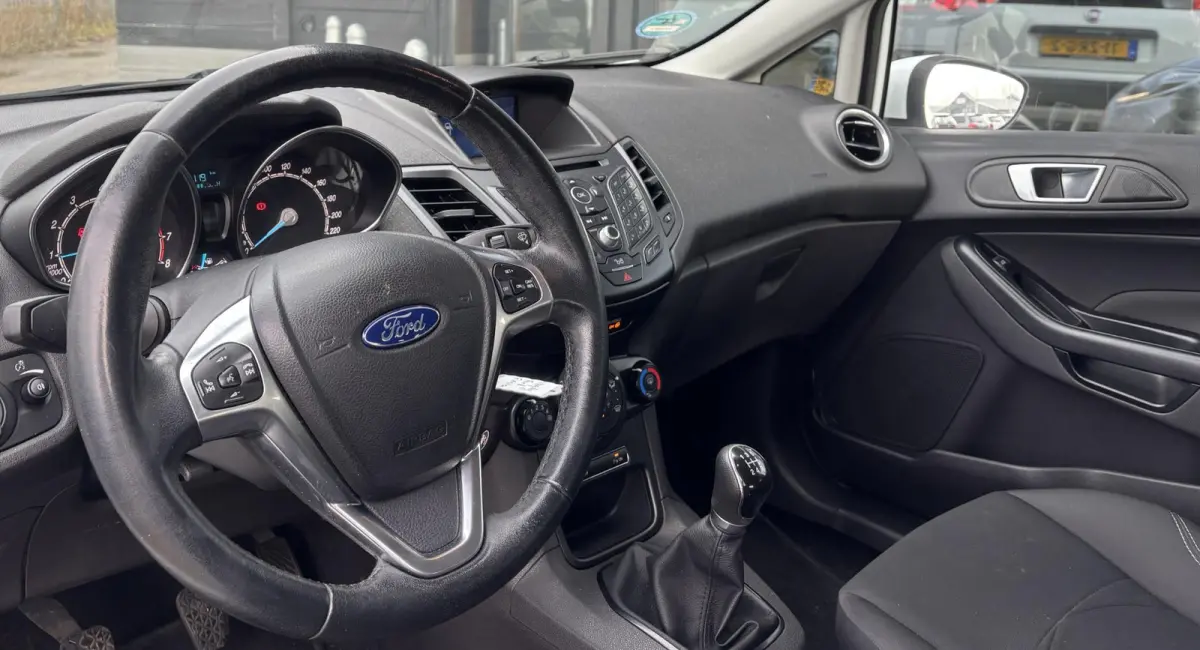 1.0 Style Ultimate | Nette Staat | Volledige Onderhoudshistorie | Cruise Control | Navigatie | Airco | 5 Deurs | Parkeersensoren Voor en Achter | 2 Sleutels |