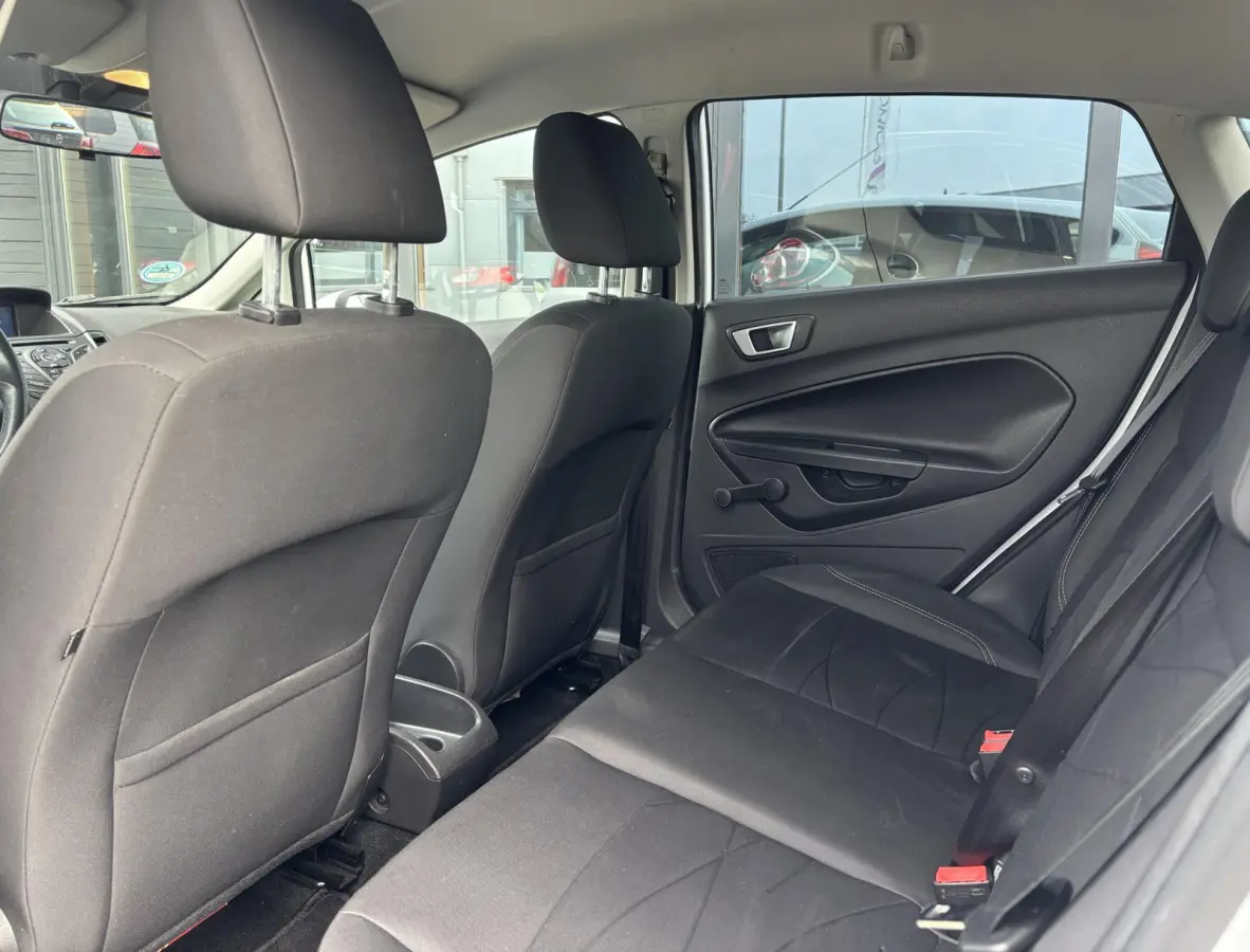 1.0 Style Ultimate | Nette Staat | Volledige Onderhoudshistorie | Cruise Control | Navigatie | Airco | 5 Deurs | Parkeersensoren Voor en Achter | 2 Sleutels |