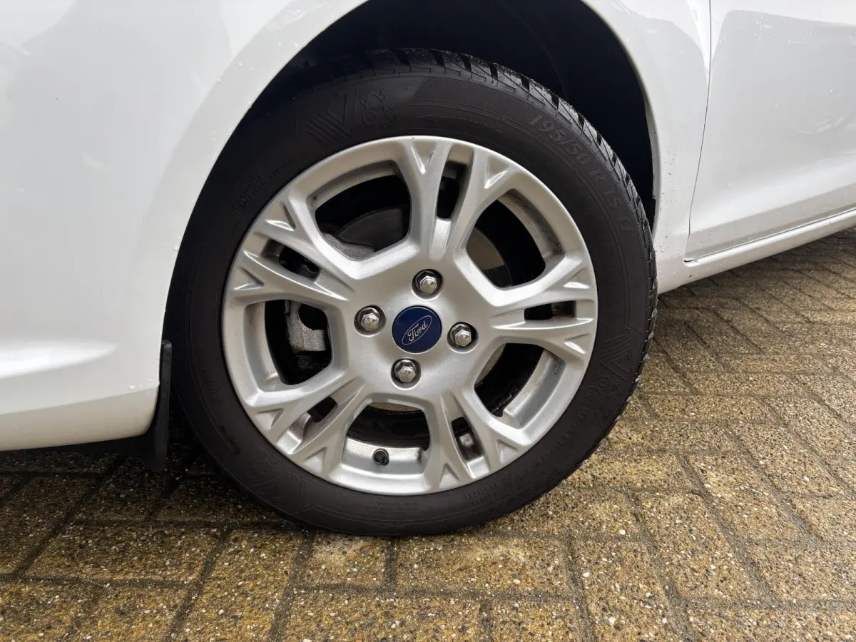 1.0 Style Ultimate | Nette Staat | Volledige Onderhoudshistorie | Cruise Control | Navigatie | Airco | 5 Deurs | Parkeersensoren Voor en Achter | 2 Sleutels |