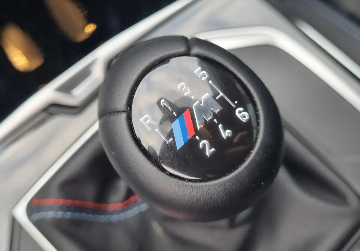 M2 460PK | NL AUTO | 1e Eigenaar | Nieuwstaat! | BOMVOL | LETOP nog geen kenteken | Prijs is 66.945 inclusief btw ZONDER KENTEKEN | Volledige Documentatie aanwezig | Hifi Harman Kardon | Car