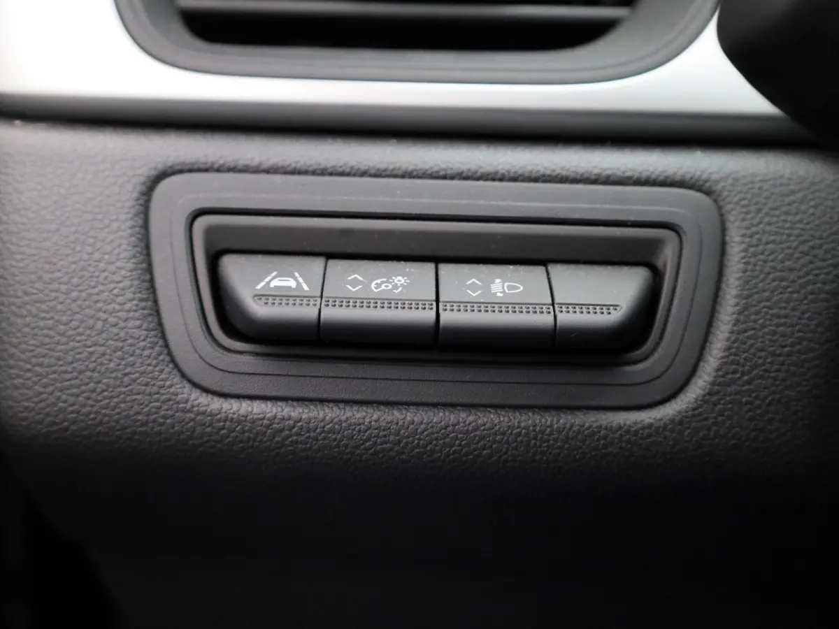 1.0 TCe 90 equilibre | APPLE CARPLAY | ANDROID AUTO | CRUISE CONTROL | DAB RADIO | BLUETOOTH | LED VERLICHTING | RIJSTROOKHULP | 5-DEURS | MULTIFUNCTIONEEL STUURWIEL |