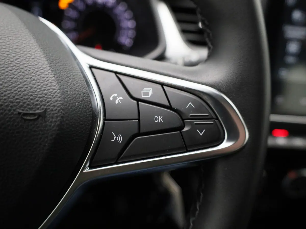 1.0 TCe 90 equilibre | APPLE CARPLAY | ANDROID AUTO | CRUISE CONTROL | DAB RADIO | BLUETOOTH | LED VERLICHTING | RIJSTROOKHULP | 5-DEURS | MULTIFUNCTIONEEL STUURWIEL |