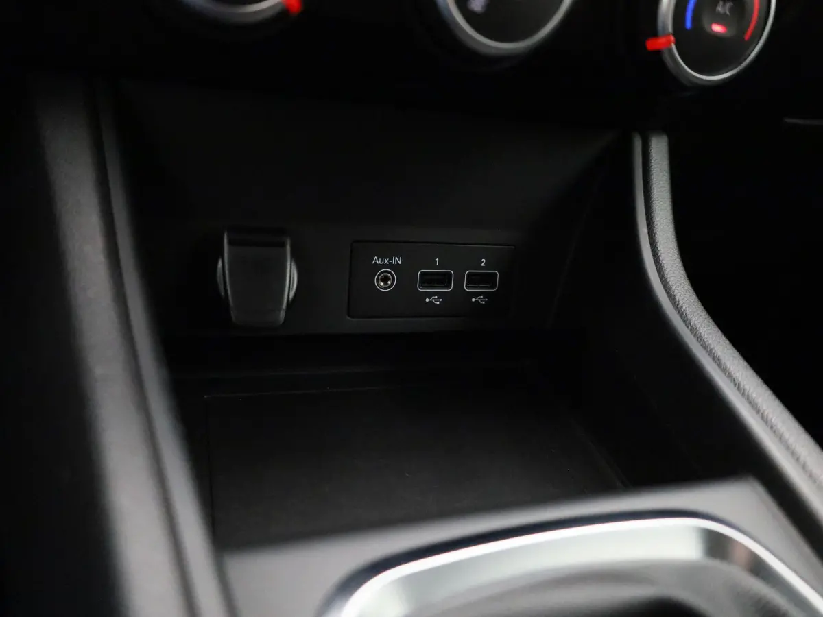1.0 TCe 90 equilibre | APPLE CARPLAY | ANDROID AUTO | CRUISE CONTROL | DAB RADIO | BLUETOOTH | LED VERLICHTING | RIJSTROOKHULP | 5-DEURS | MULTIFUNCTIONEEL STUURWIEL |