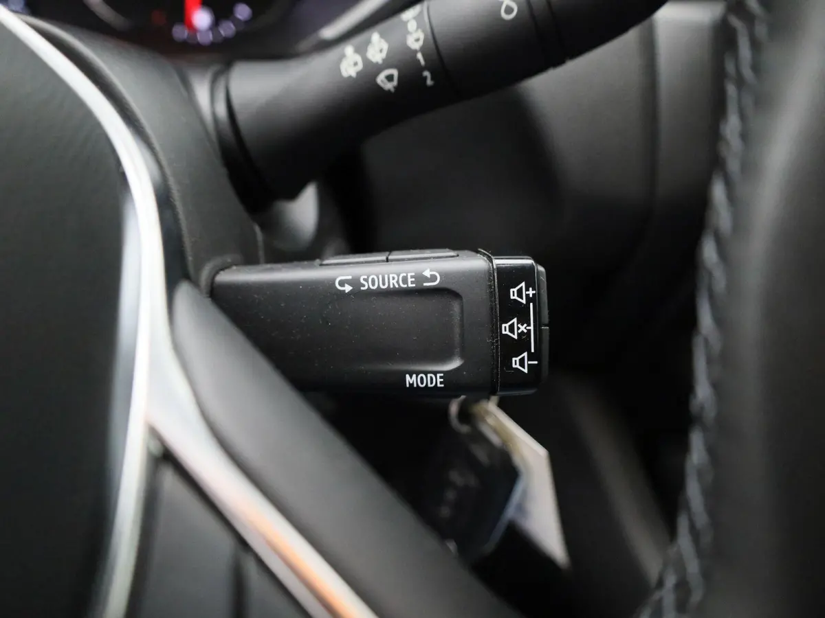 1.0 TCe 90 equilibre | APPLE CARPLAY | ANDROID AUTO | CRUISE CONTROL | DAB RADIO | BLUETOOTH | LED VERLICHTING | RIJSTROOKHULP | 5-DEURS | MULTIFUNCTIONEEL STUURWIEL |