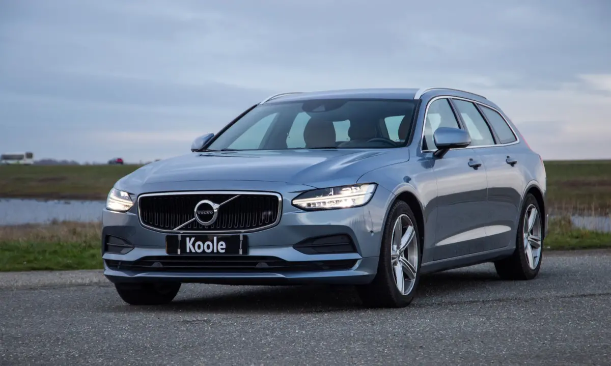 2.0 T5 Momentum LEER / CARPLAY / ADAPTIVE CRUISE  / STOELVERWAMING / NAVI