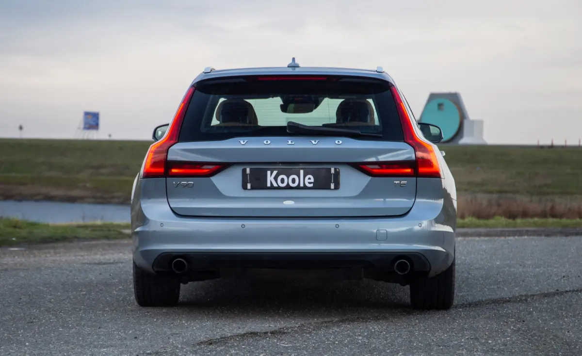2.0 T5 Momentum LEER / CARPLAY / ADAPTIVE CRUISE  / STOELVERWAMING / NAVI