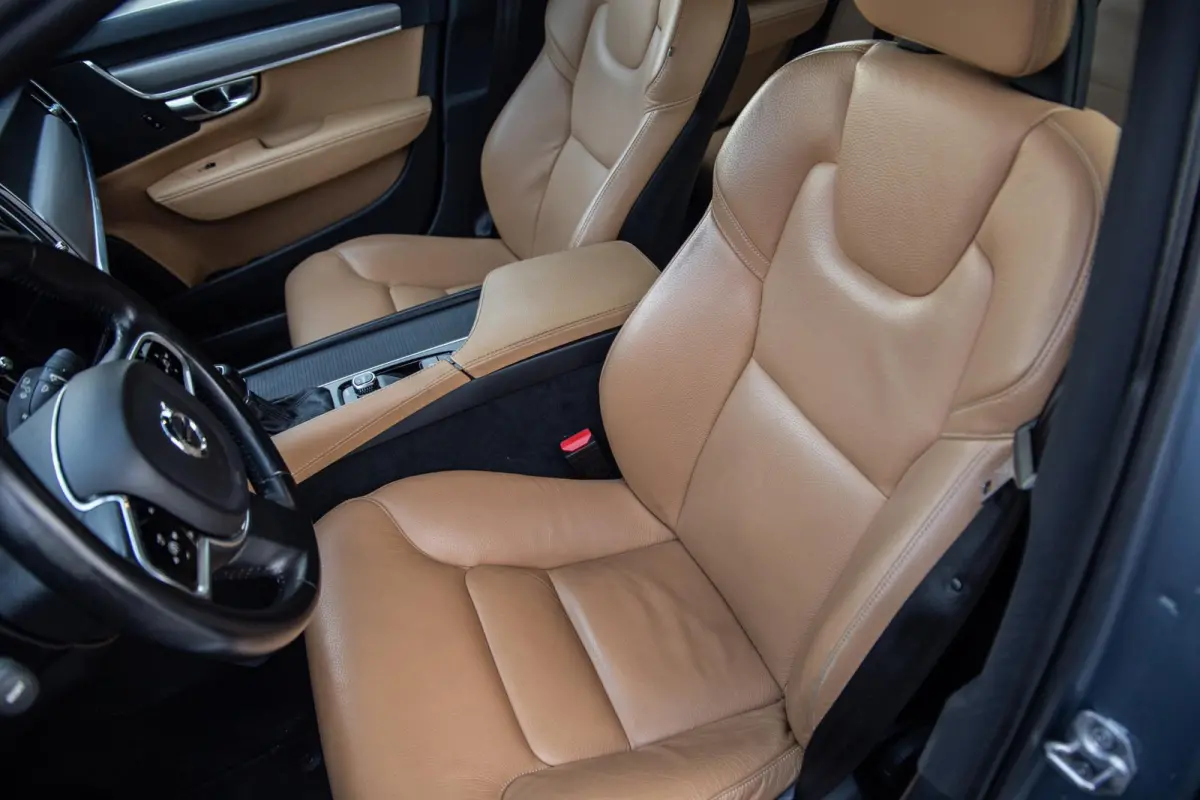 2.0 T5 Momentum LEER / CARPLAY / ADAPTIVE CRUISE  / STOELVERWAMING / NAVI