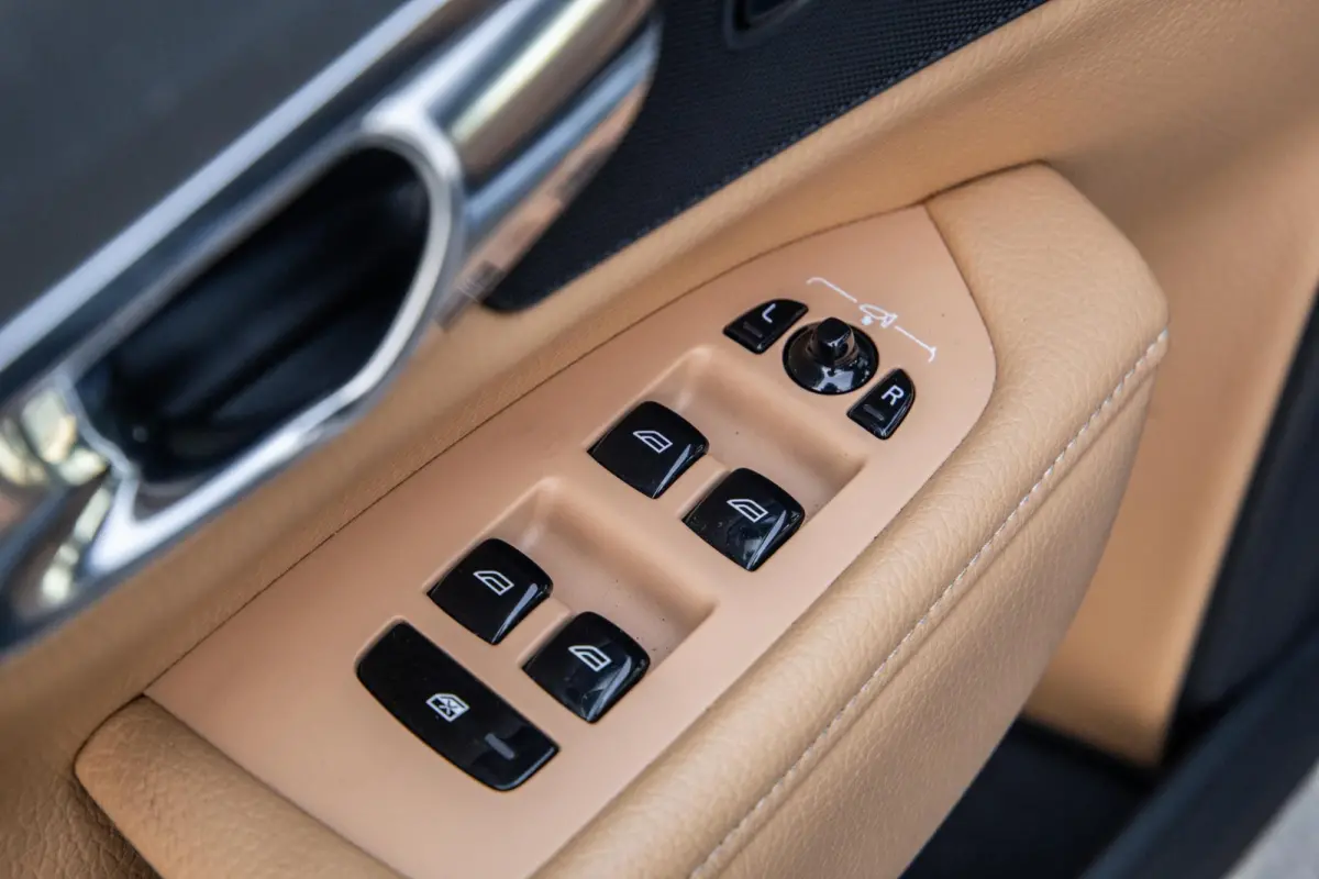 2.0 T5 Momentum LEER / CARPLAY / ADAPTIVE CRUISE  / STOELVERWAMING / NAVI
