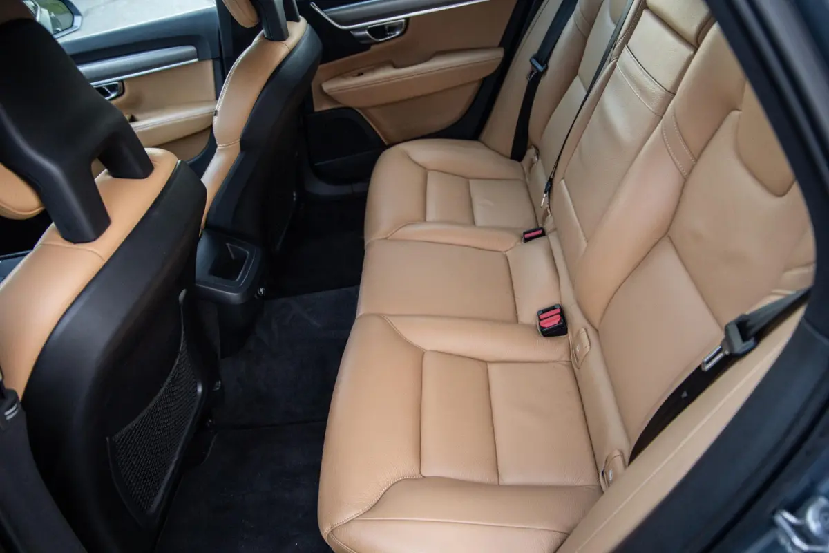 2.0 T5 Momentum LEER / CARPLAY / ADAPTIVE CRUISE  / STOELVERWAMING / NAVI