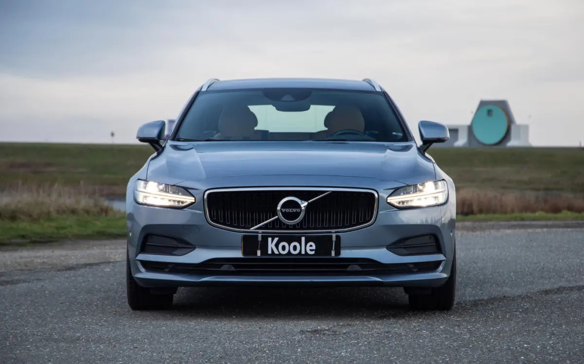 2.0 T5 Momentum LEER / CARPLAY / ADAPTIVE CRUISE  / STOELVERWAMING / NAVI