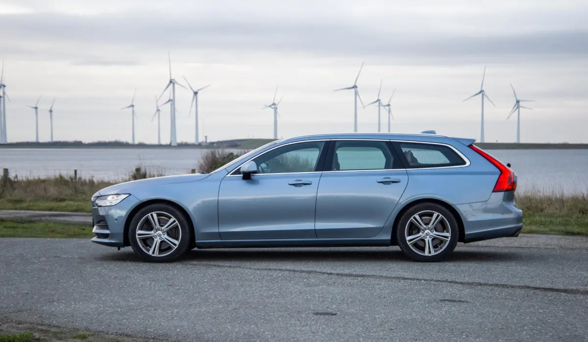 2.0 T5 Momentum LEER / CARPLAY / ADAPTIVE CRUISE  / STOELVERWAMING / NAVI