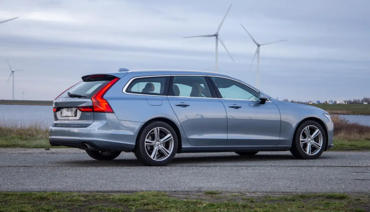 2.0 T5 Momentum LEER / CARPLAY / ADAPTIVE CRUISE  / STOELVERWAMING / NAVI