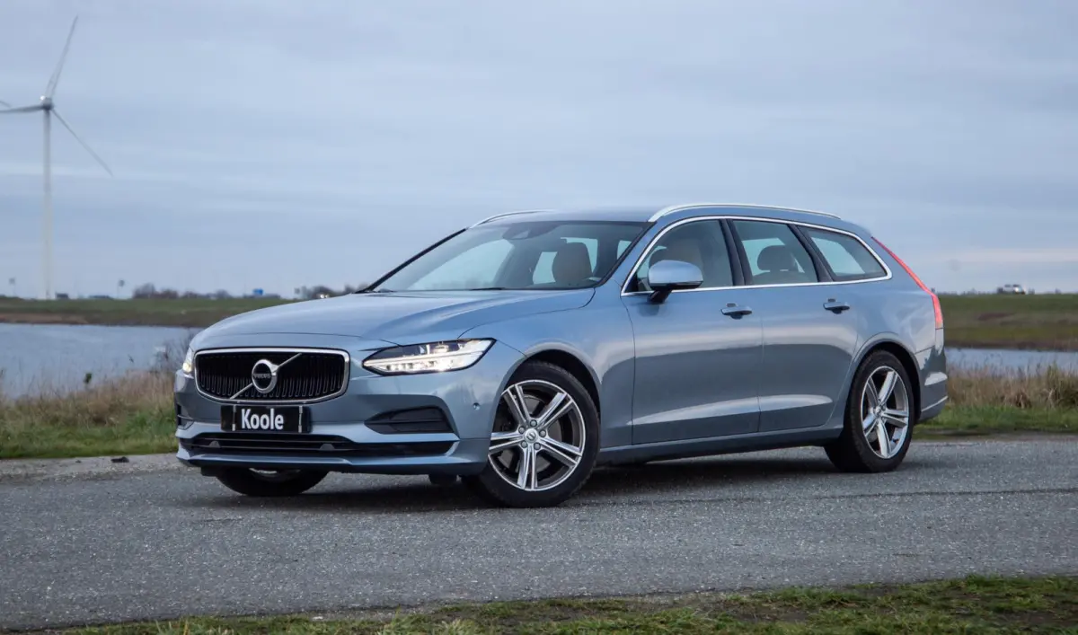 2.0 T5 Momentum LEER / CARPLAY / ADAPTIVE CRUISE  / STOELVERWAMING / NAVI