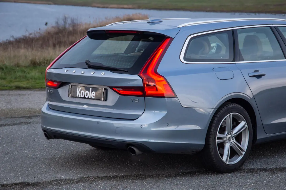 2.0 T5 Momentum LEER / CARPLAY / ADAPTIVE CRUISE  / STOELVERWAMING / NAVI